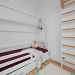 Family With Air Conditioning And Children's By Renters * Varšava