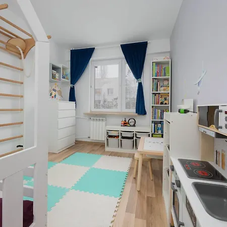 Family With Air Conditioning And Children's By Renters Apartmán Varšava
