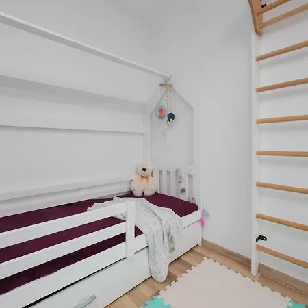 Family With Air Conditioning And Children's By Renters * Varšava
