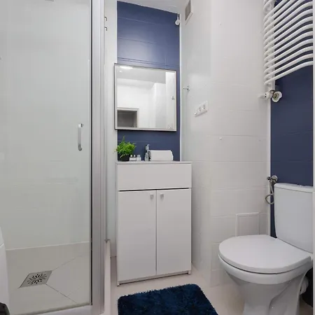 Family With Air Conditioning And Children's By Renters * Varšava